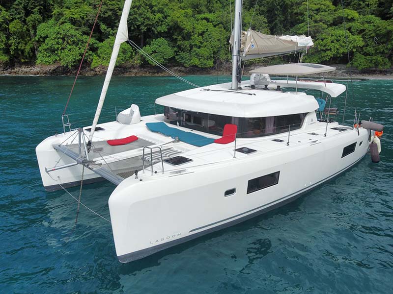 Waldorf Astoria Catamaran Tours