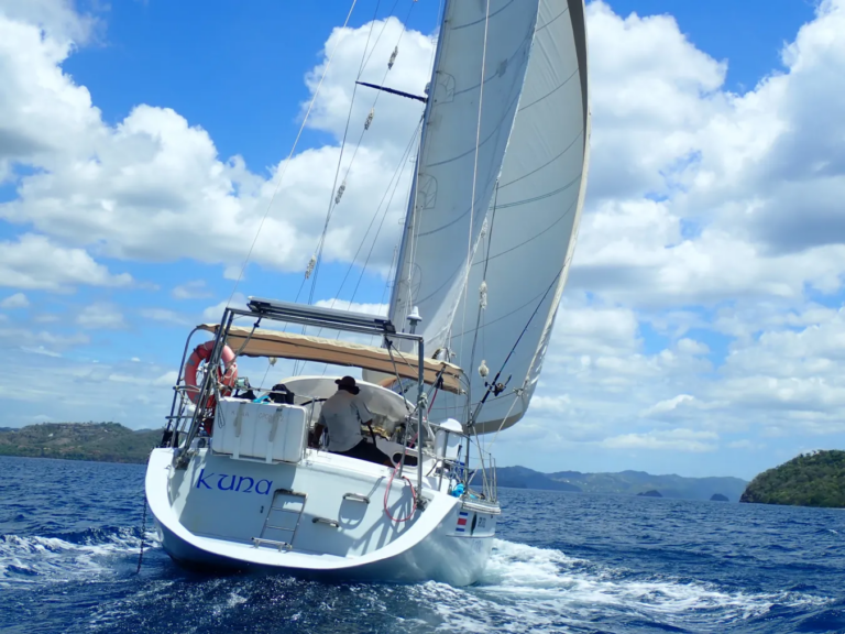 Booking Guanacaste Sailing Tours